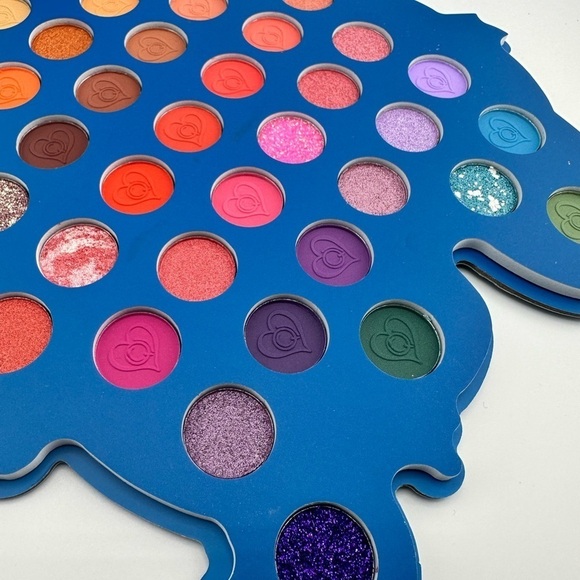 Lilo & Stitch Surfboard Eyeshadow Palette 40+ Colors! brand new - Picture 5 of 7